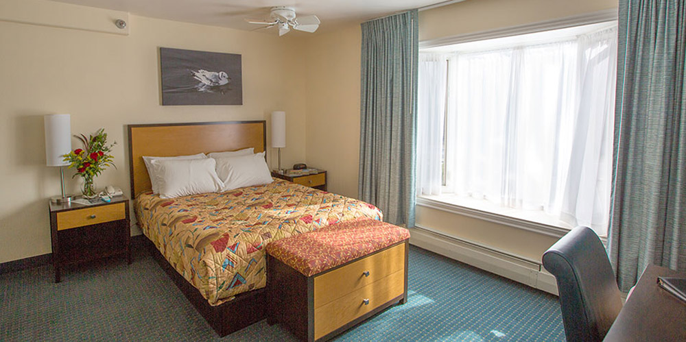 At the Puffin Inn we offer lots of services to make your stay better! From pet-friendly rooms to free wifi and airport shuttles, we've got you covered.